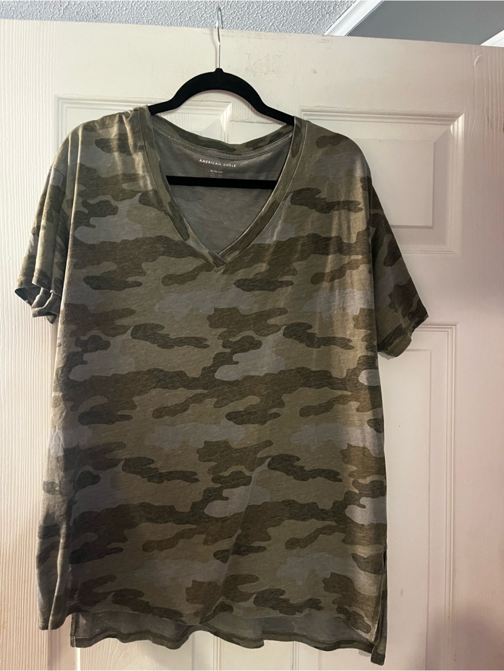 American Eagle Outfitters Women's Camouflage V-Neck Tee - Olive & Gray